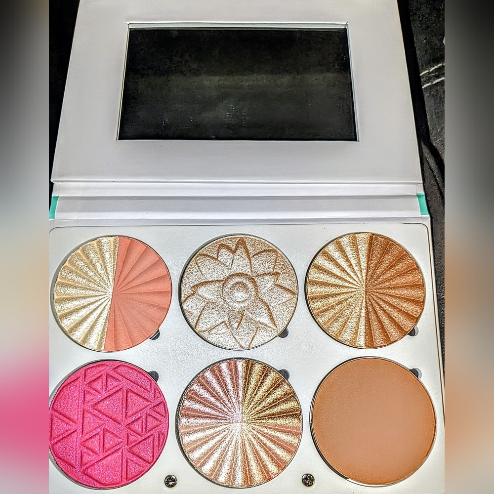 Bundle Of OFRA Pro Palette 1&2 - Picture 9 of 9